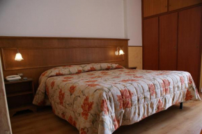 Отель Albergo Ristorante Il Cacciatore  Сан Марчелло Пистоезе